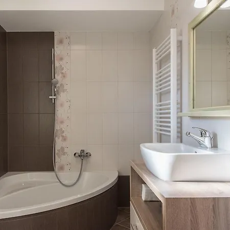 Tolc Guest house Spodnja Sorica