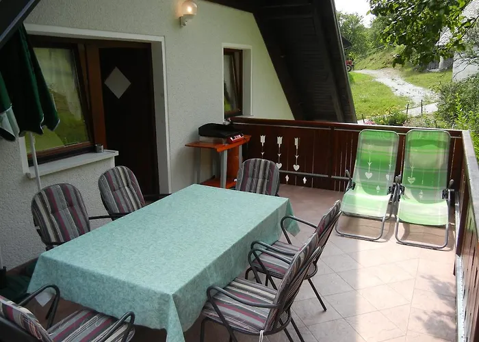 ゲストハウス Tolc Spodnja Sorica